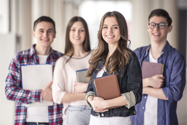 黔东南州凯旋工业学校学生军训2