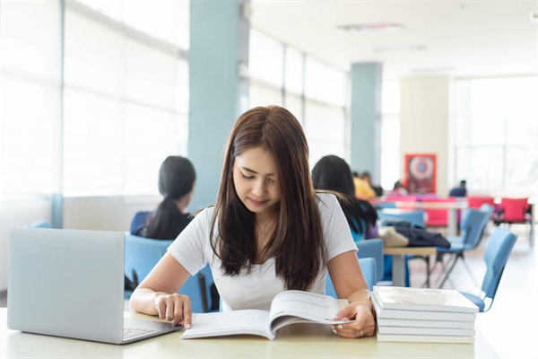 犍为职业高级中学学校环境